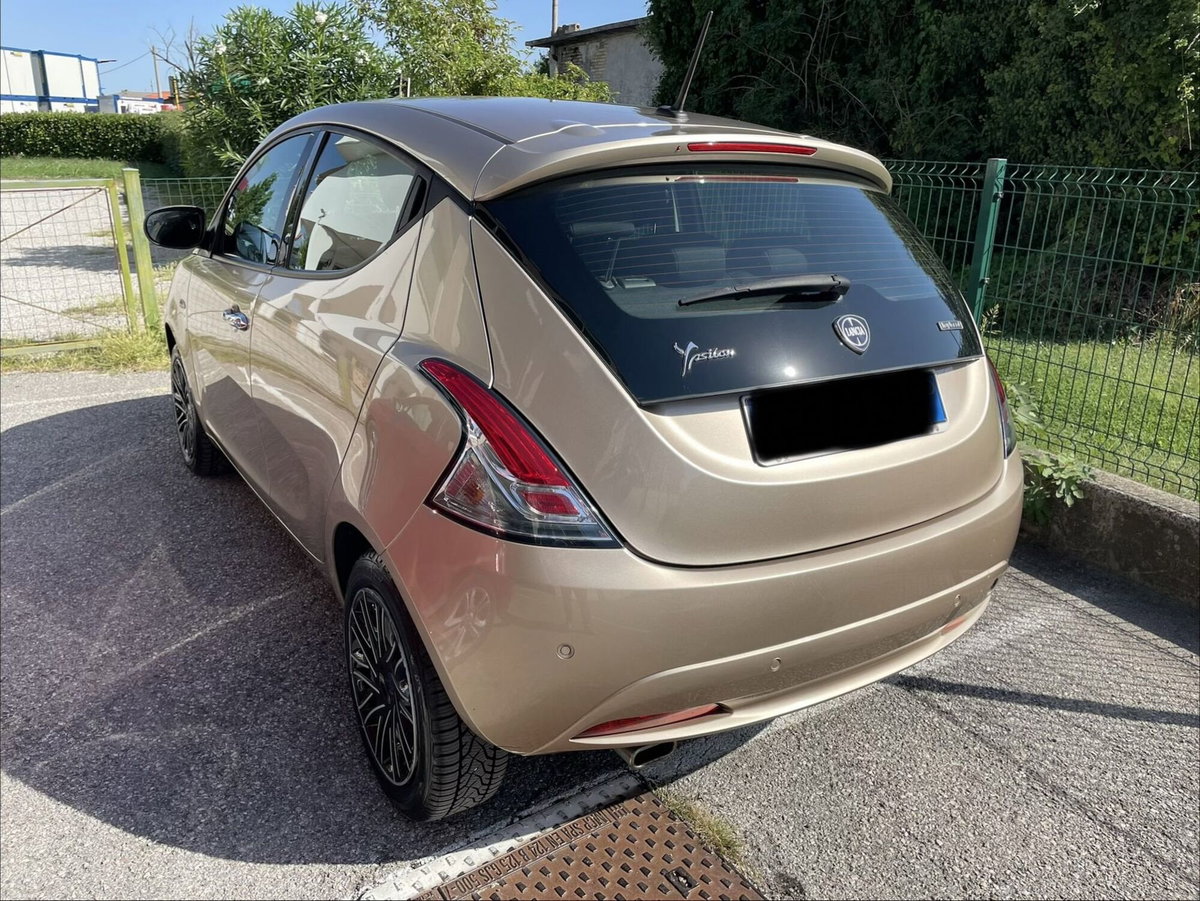 Lancia Ypsilon 1.0 FireFly 5 porte S&S Hybrid Gold Plus (2)