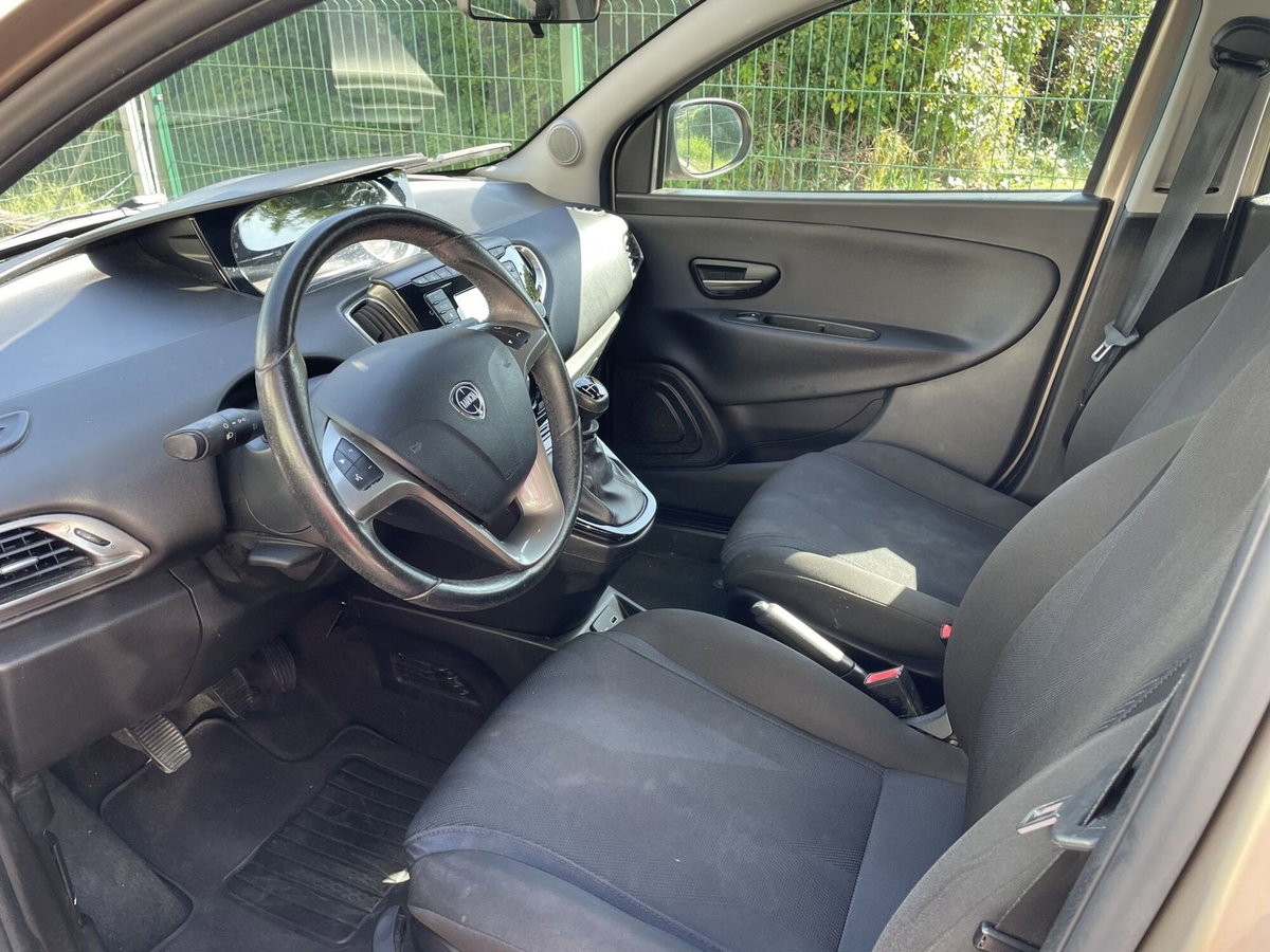 Lancia Ypsilon 1.0 FireFly 5 porte S&S Hybrid Gold Plus (3)