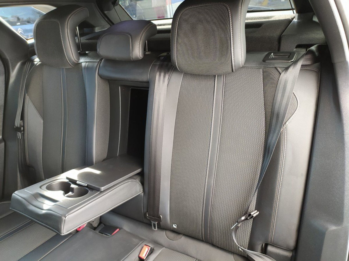 Peugeot 3008 BlueHDi 130 S&S EAT8 GT (16)