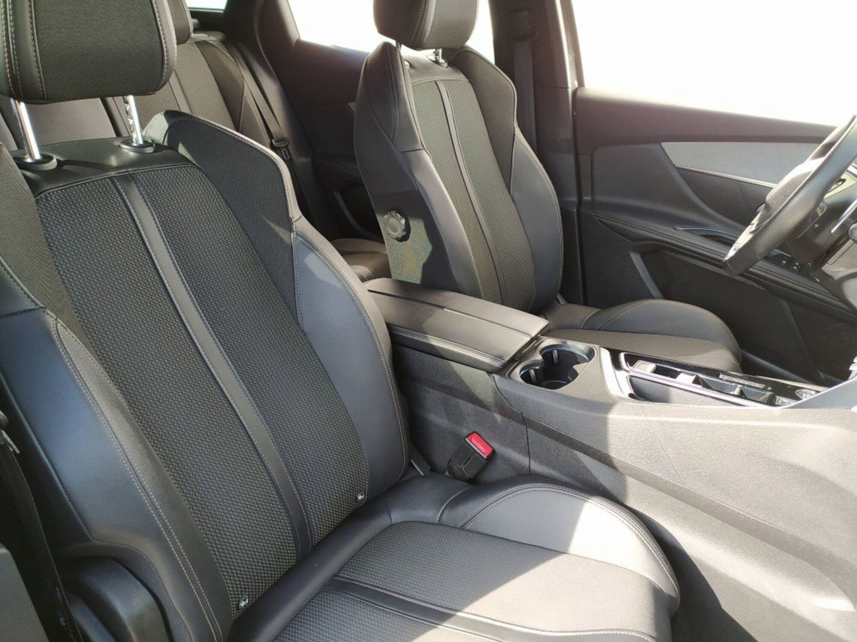 Peugeot 3008 BlueHDi 130 S&S EAT8 GT (19)