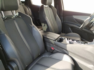 Peugeot 3008 BlueHDi 130 S&S EAT8 GT (19)