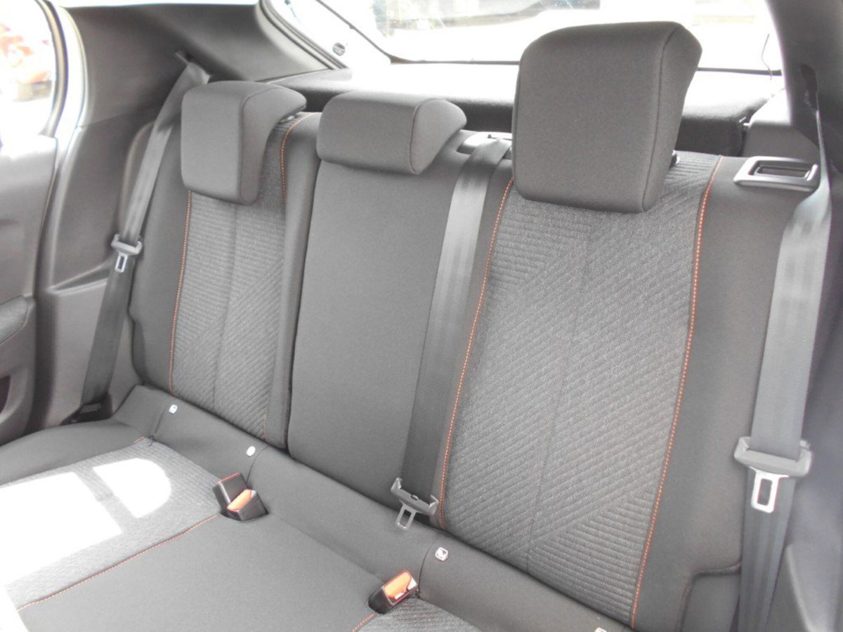 Peugeot 208 PureTech 100 Stop&Start 5 porte GT (10)
