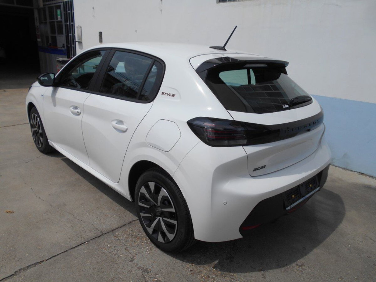 Peugeot 208 PureTech 100 Stop&Start 5 porte GT (6)
