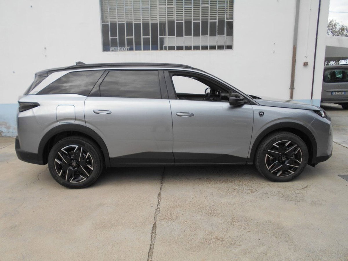 Peugeot 5008 1.2 hybrid Allure 145cv 7p.ti e-dcs6 (3)