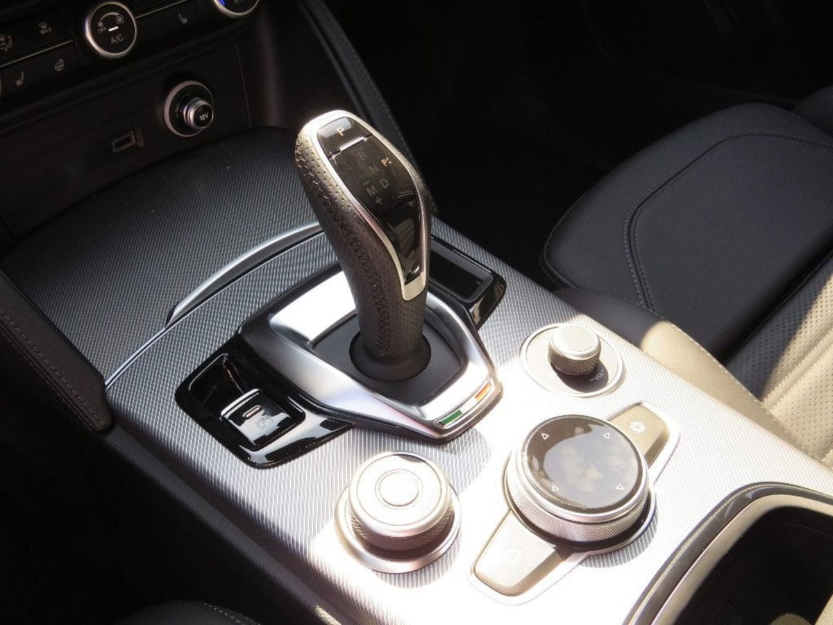 Alfa Romeo Stelvio Stelvio 2.2 Turbodiesel 210 CV AT8 Q4 Veloce Tì (19)