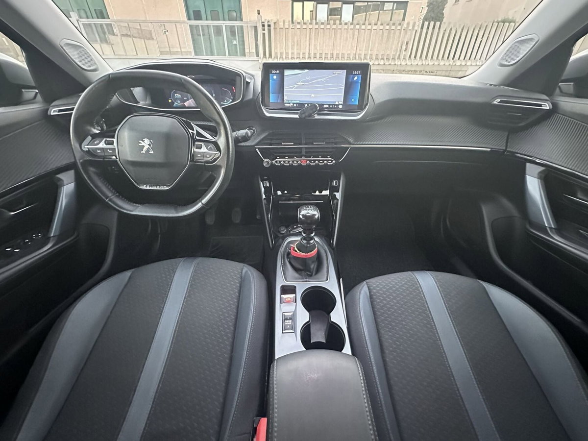 Peugeot 2008 1.2 turbo Allure 100cv (10)