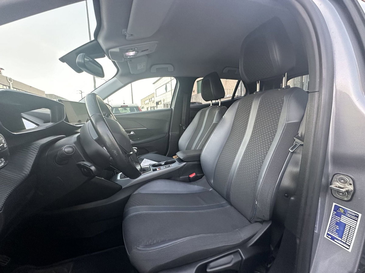 Peugeot 2008 1.2 turbo Allure 100cv (11)