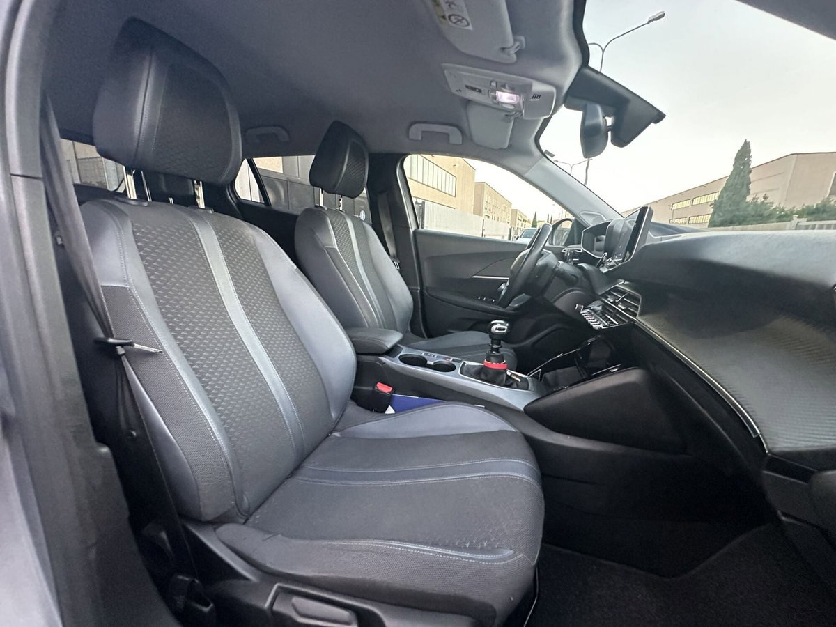 Peugeot 2008 1.2 turbo Allure 100cv (12)