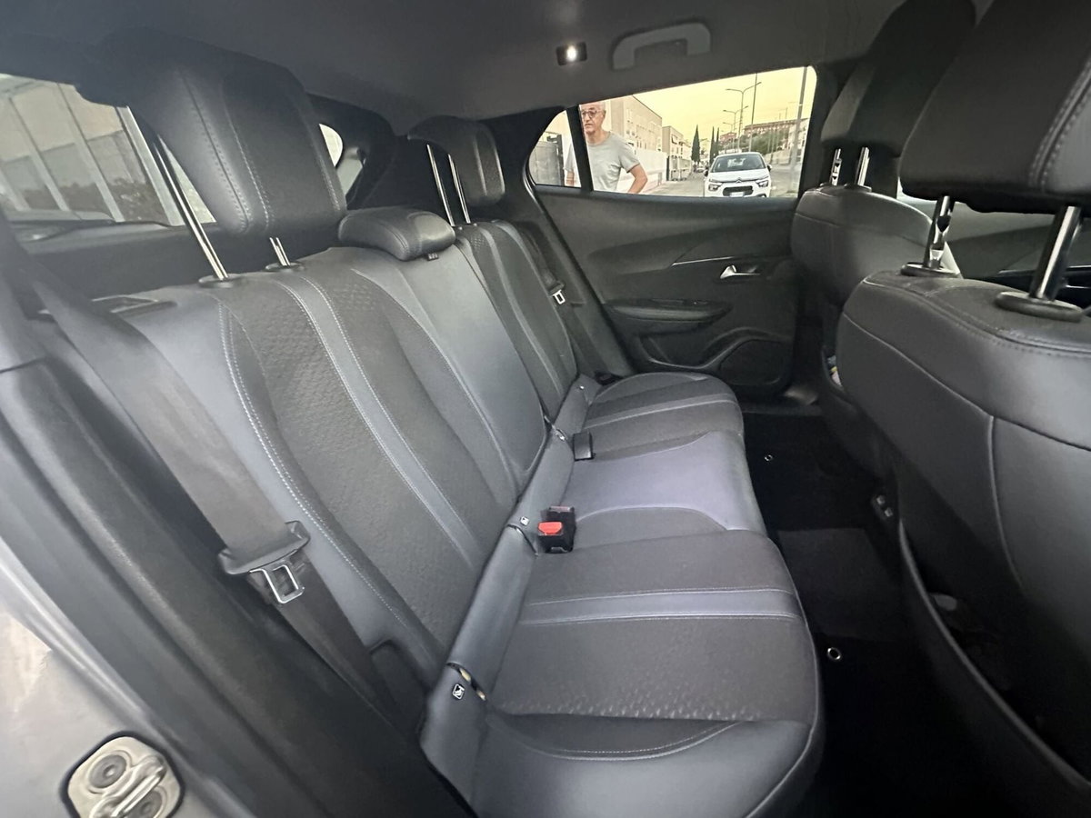 Peugeot 2008 1.2 turbo Allure 100cv (14)
