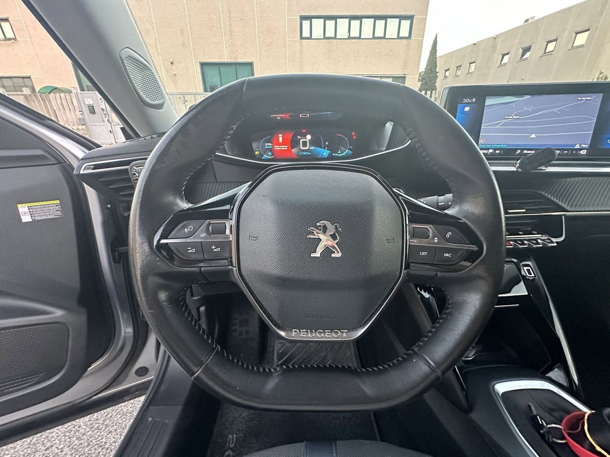 Peugeot 2008 1.2 turbo Allure 100cv (9)