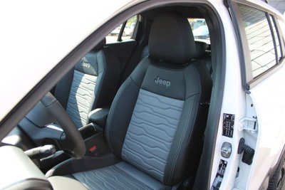 Jeep Avenger 1.2 turbo e-hybrid mhev 85th Anniversary 4xe 145cv edct6 (10)
