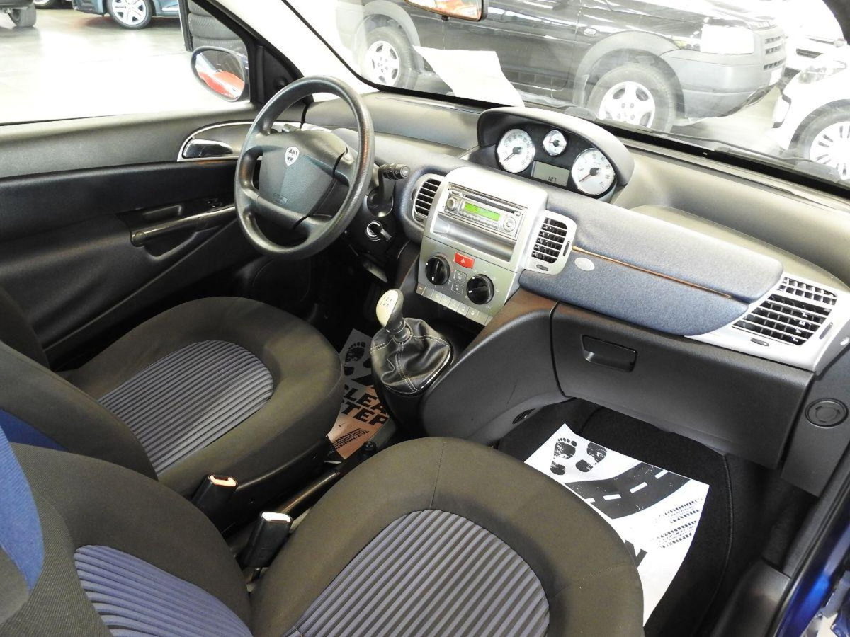 Lancia Ypsilon 1.2 New Oro (10)