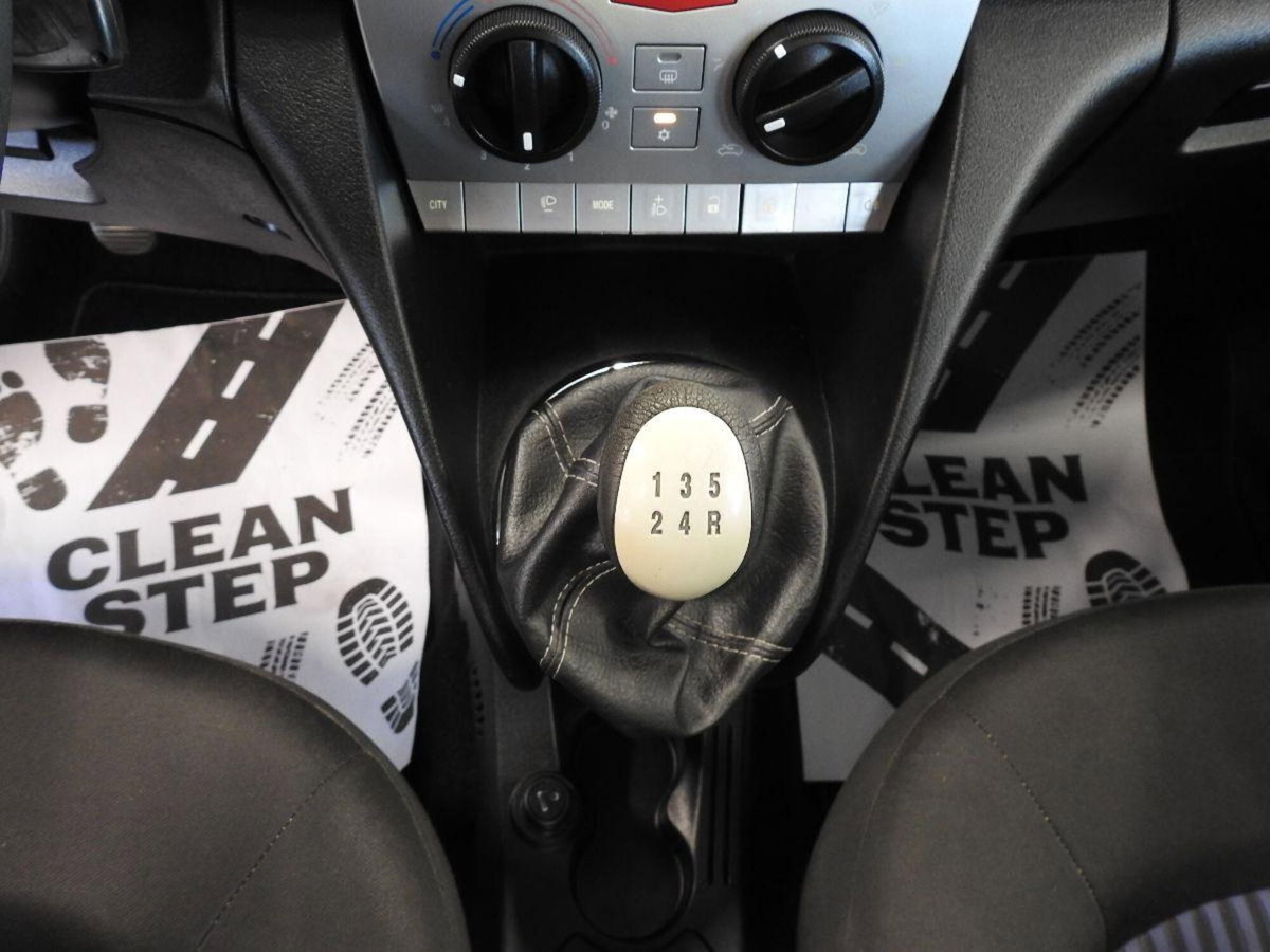 Lancia Ypsilon 1.2 New Oro (14)