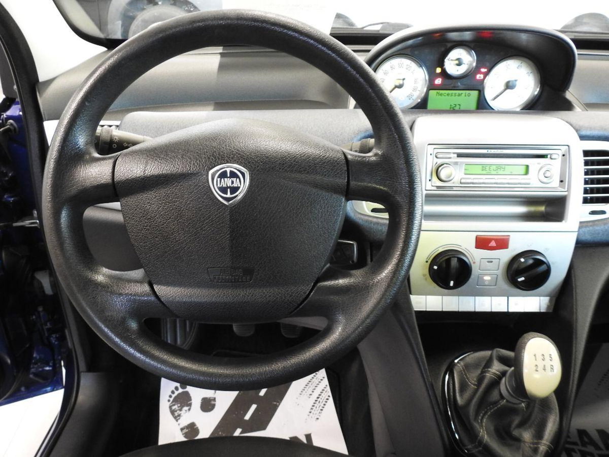 Lancia Ypsilon 1.2 New Oro (17)