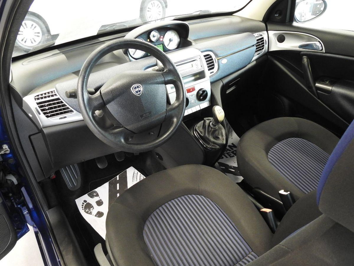 Lancia Ypsilon 1.2 New Oro (18)