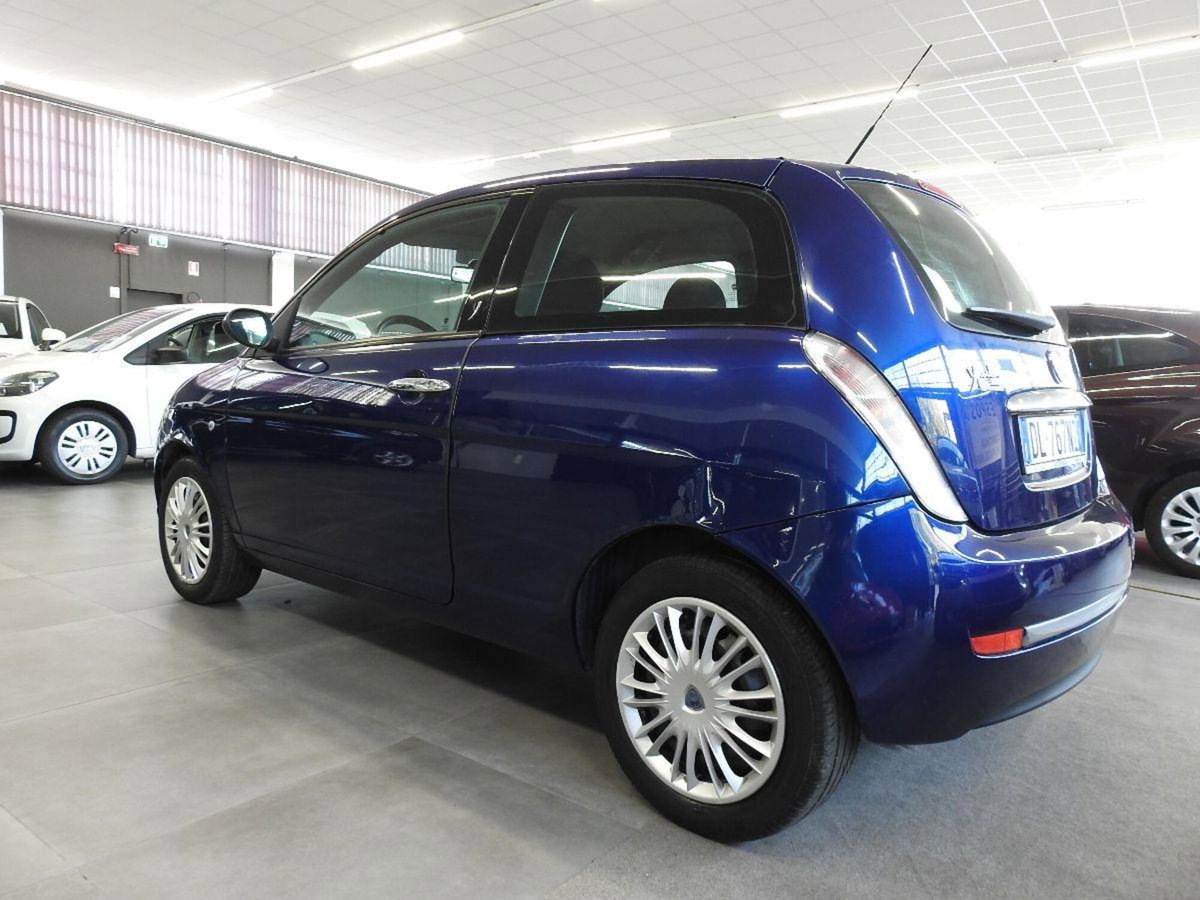 Lancia Ypsilon 1.2 New Oro (5)