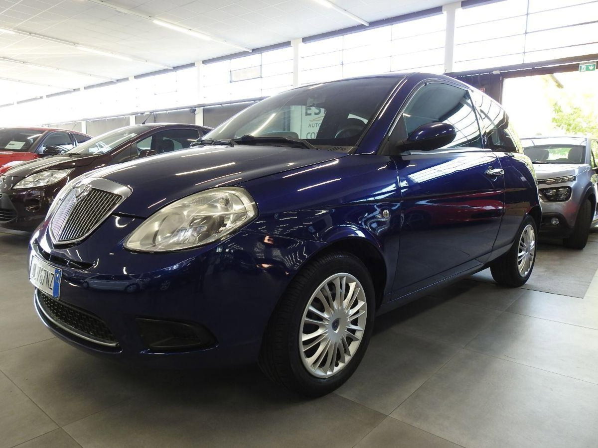 Lancia Ypsilon 1.2 New Oro (8)