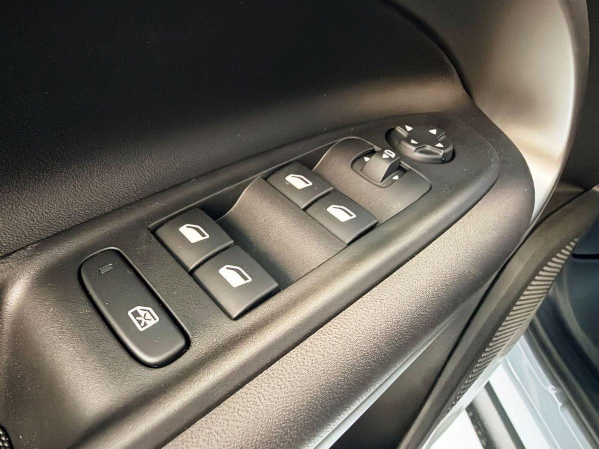 Jeep Avenger 1.2 turbo e-hybrid mhev Summit fwd 110cv edct6 (13)