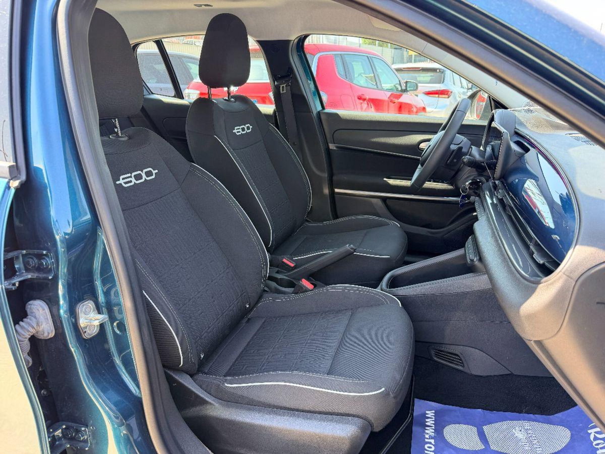 Fiat 600 1.2 hybrid 145cv auto (10)