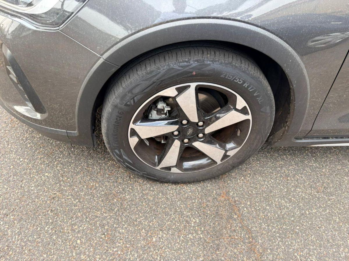 Ford Focus 1.0t ecoboost h 125cv (5)