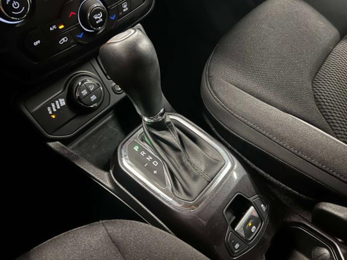 Jeep Renegade 1.3 T4 190CV PHEV 4xe AT6 Limited (11)