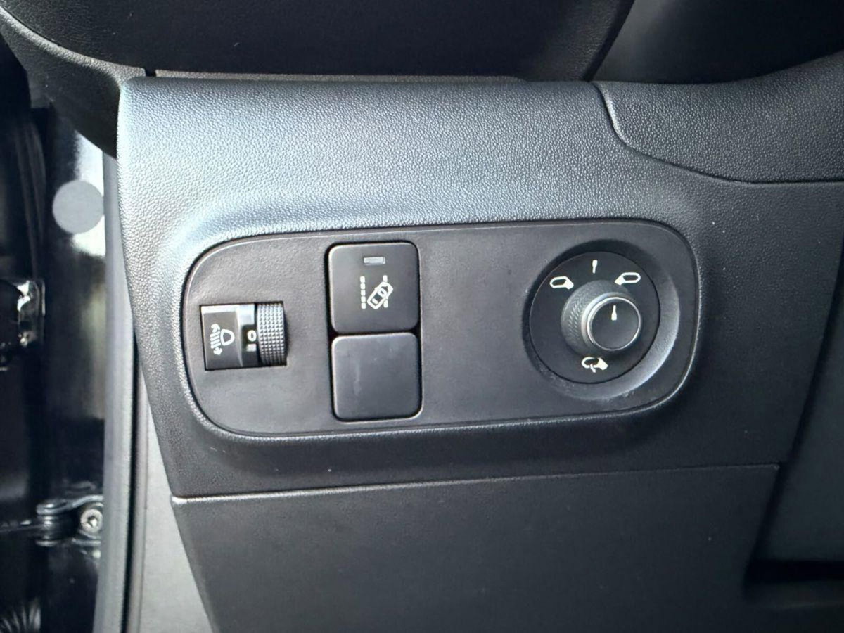 Citroen C3 BlueHDi 75 S&S Shine (12)