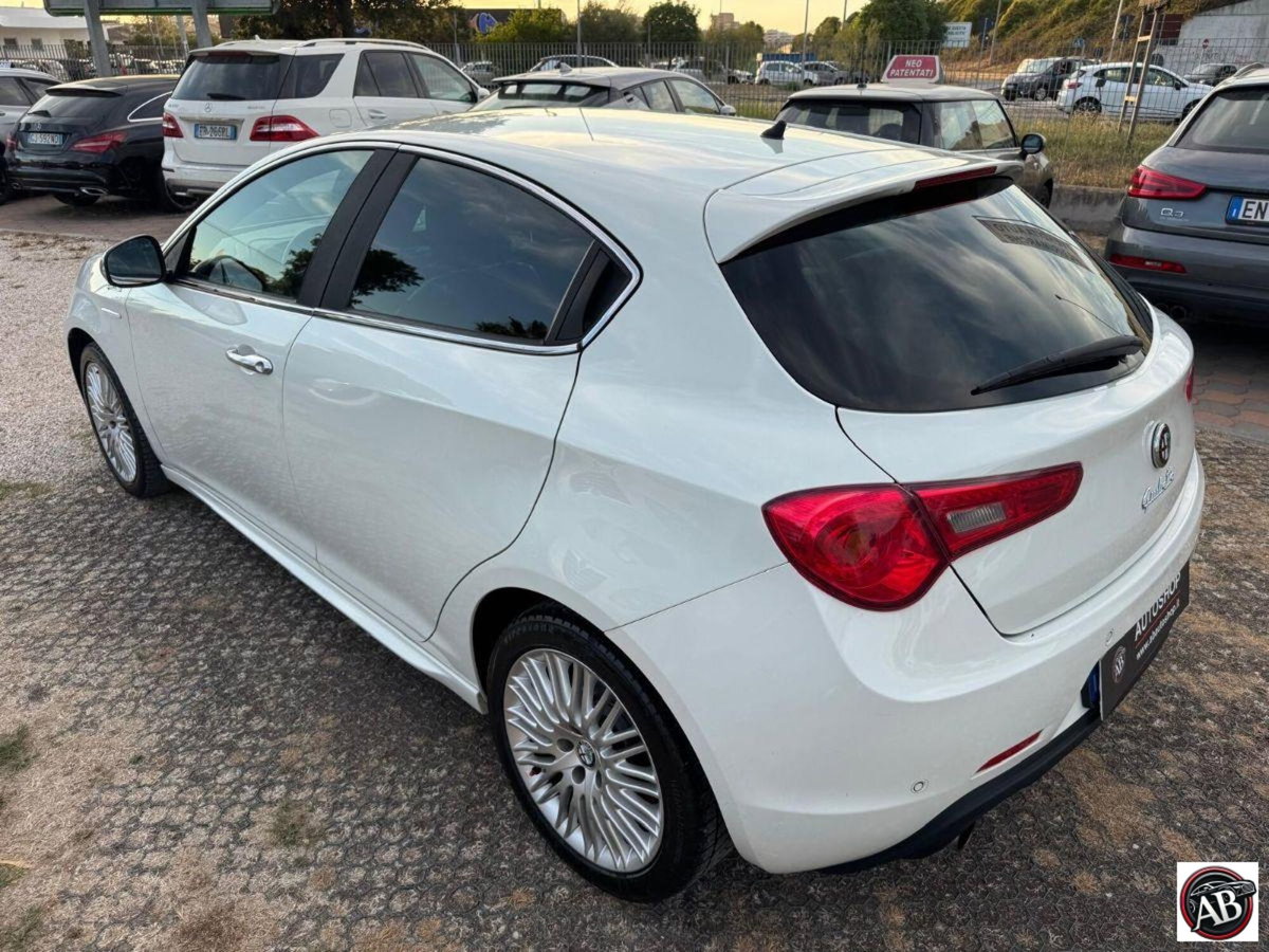Alfa Romeo Giulietta 2.0 JTDm-2 Distinctive 170cv (12)
