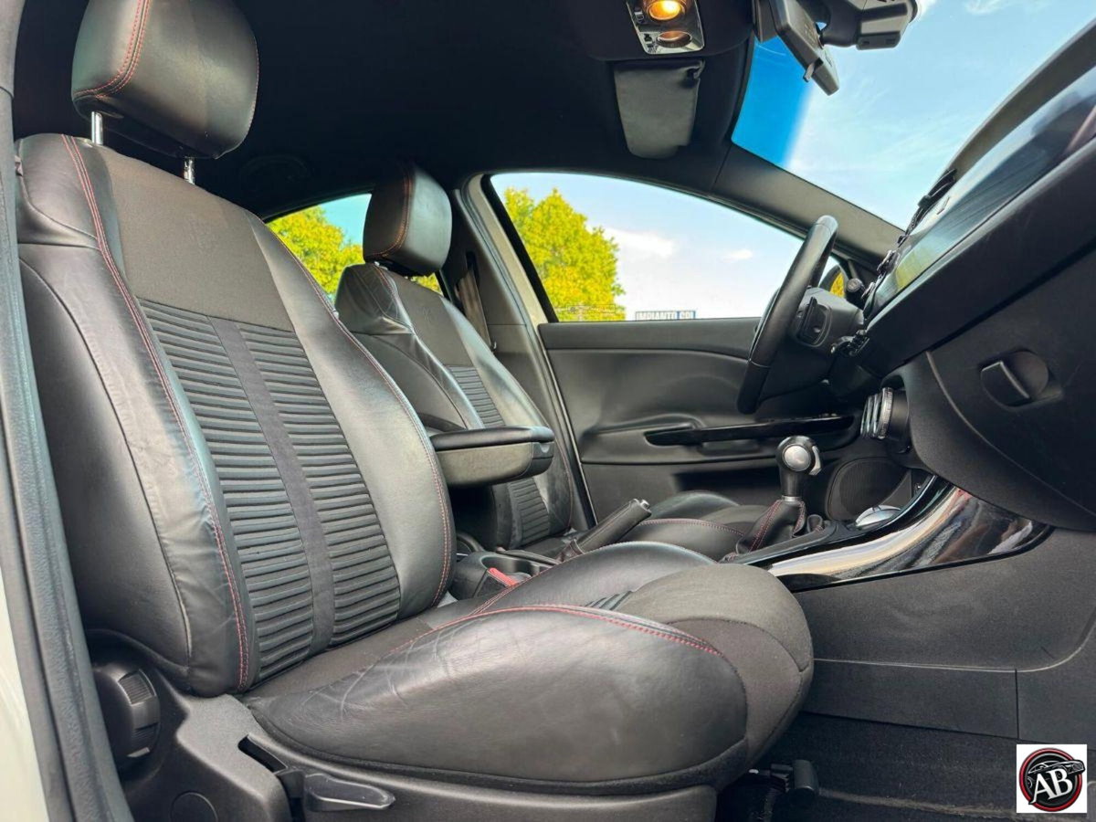 Alfa Romeo Giulietta 2.0 JTDm-2 Distinctive 170cv (17)