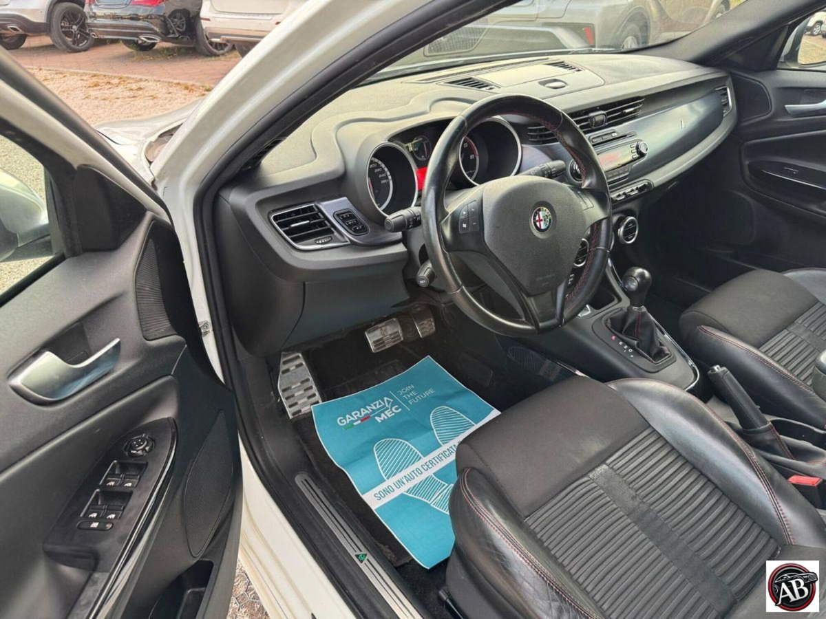 Alfa Romeo Giulietta 2.0 JTDm-2 Distinctive 170cv (6)