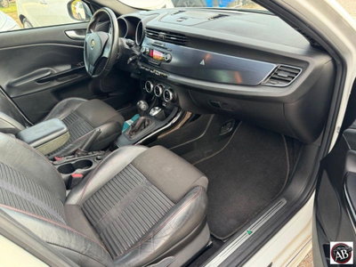 Alfa Romeo Giulietta 2.0 JTDm-2 Distinctive 170cv (8)