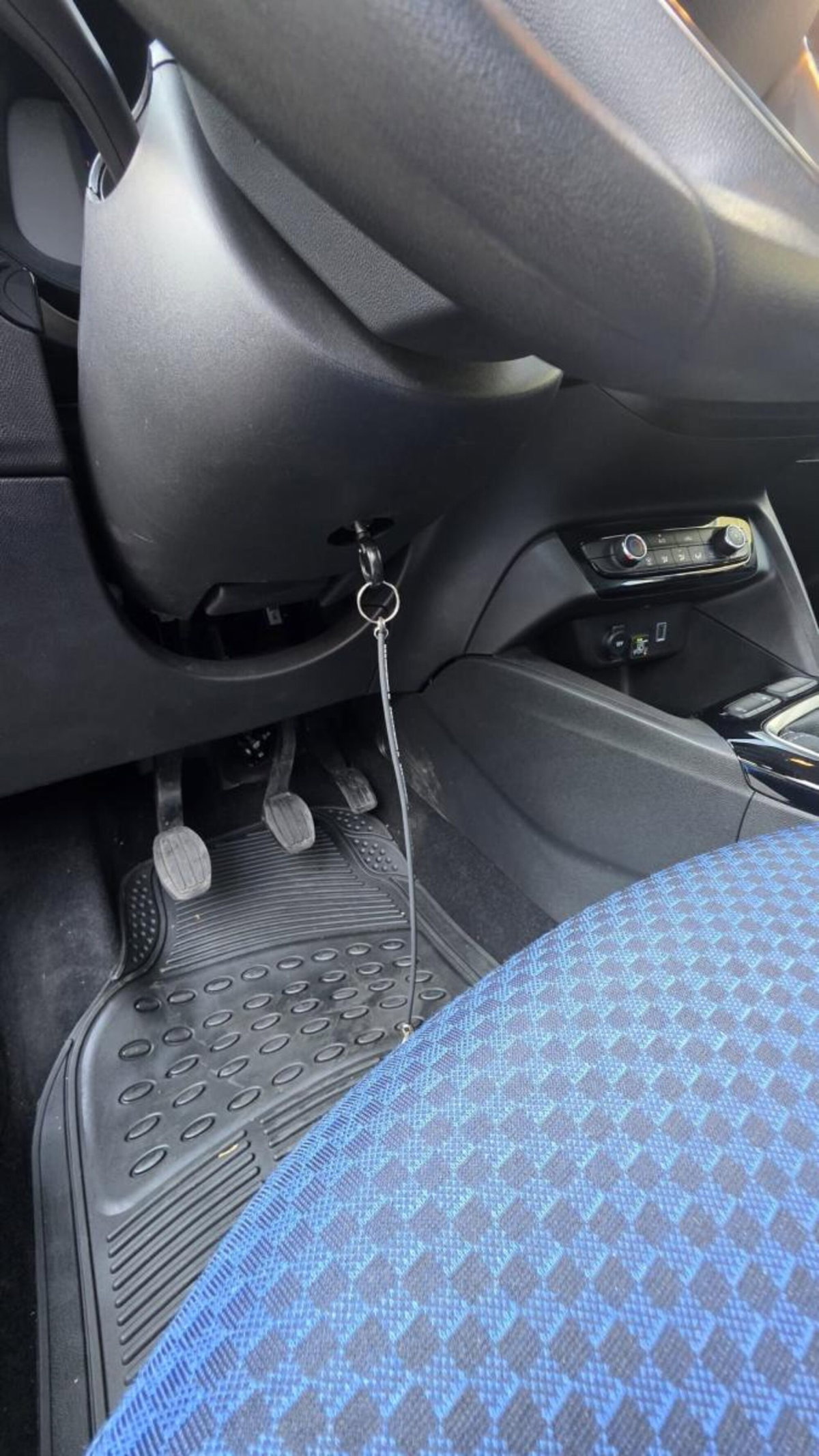 Opel Corsa 1.2 100 CV Edition (8)