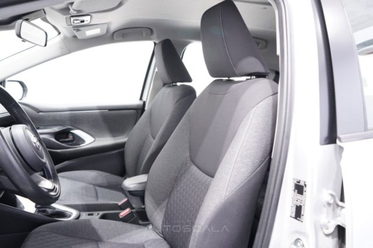 Toyota Yaris 1.5 Hybrid 5 porte Energy (11)