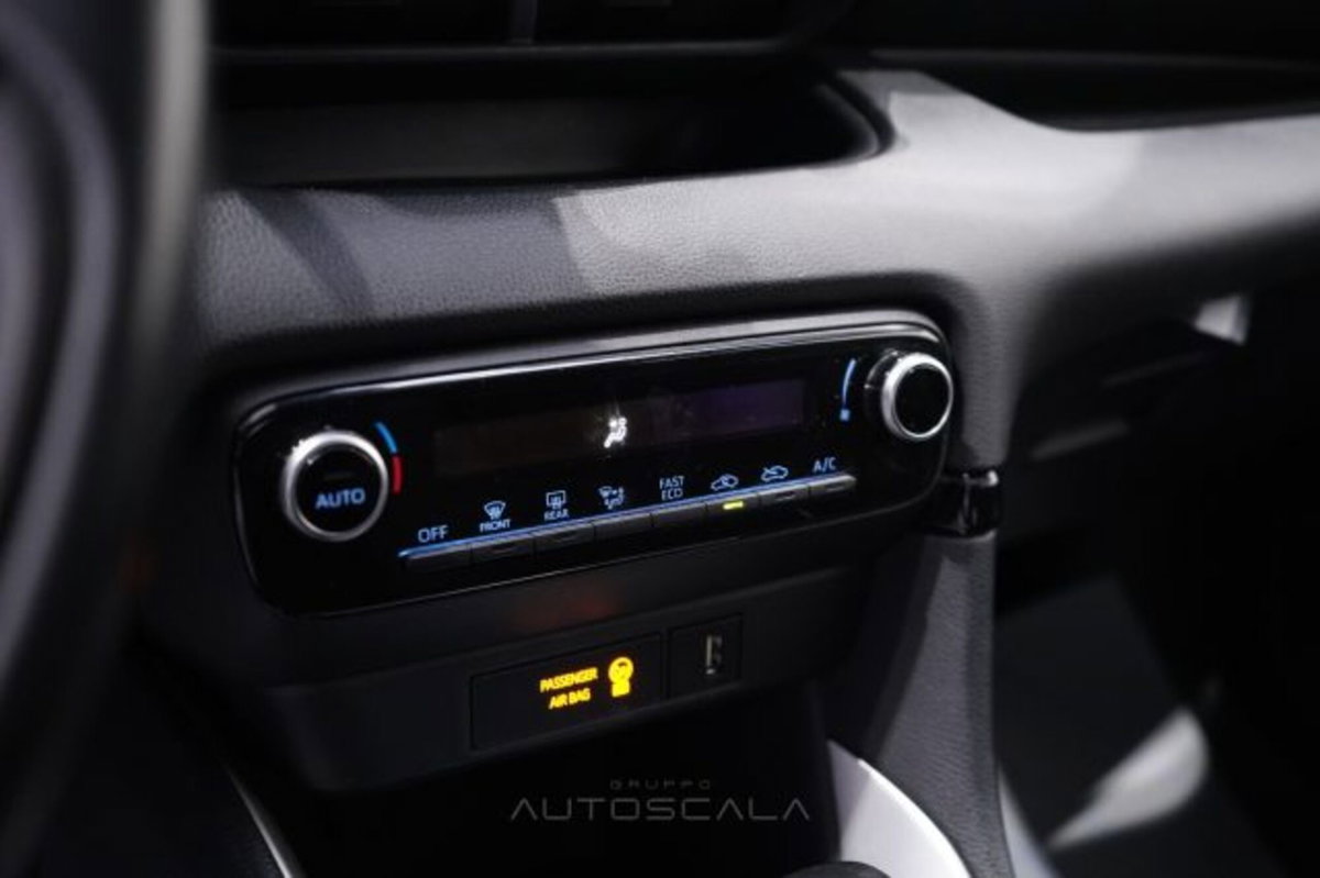 Toyota Yaris 1.5 Hybrid 5 porte Energy (15)