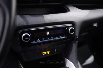 Toyota Yaris 1.5 Hybrid 5 porte Energy (15)