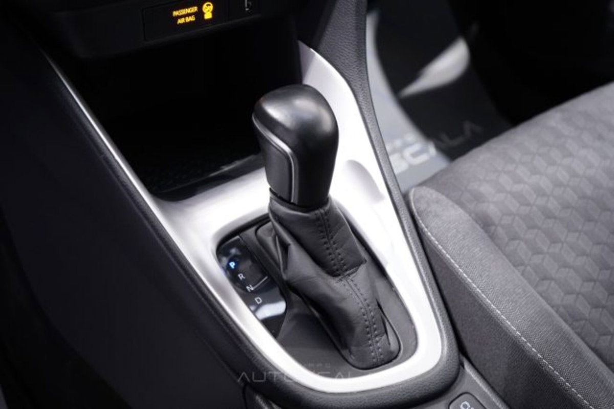 Toyota Yaris 1.5 Hybrid 5 porte Energy (16)