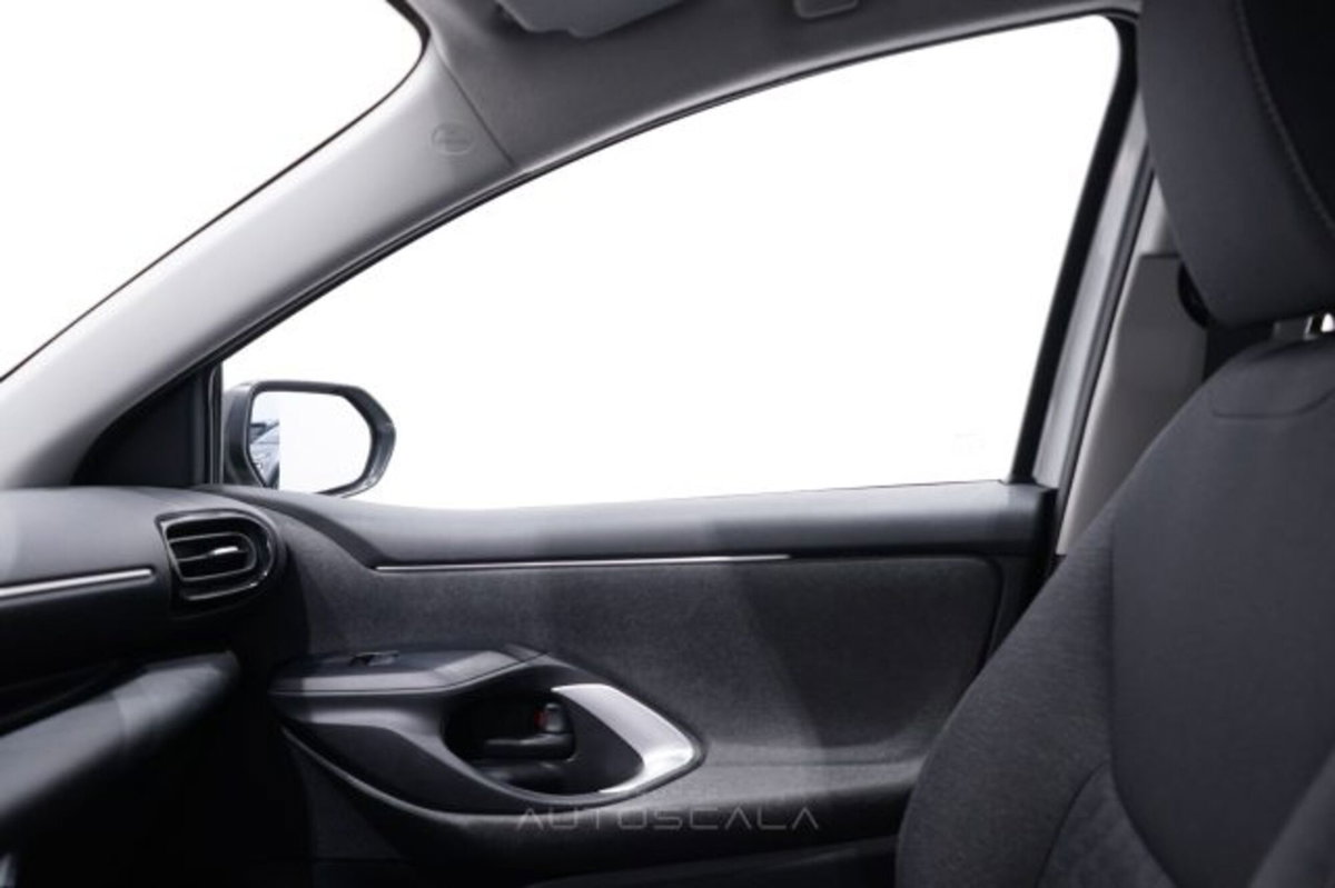 Toyota Yaris 1.5 Hybrid 5 porte Energy (20)