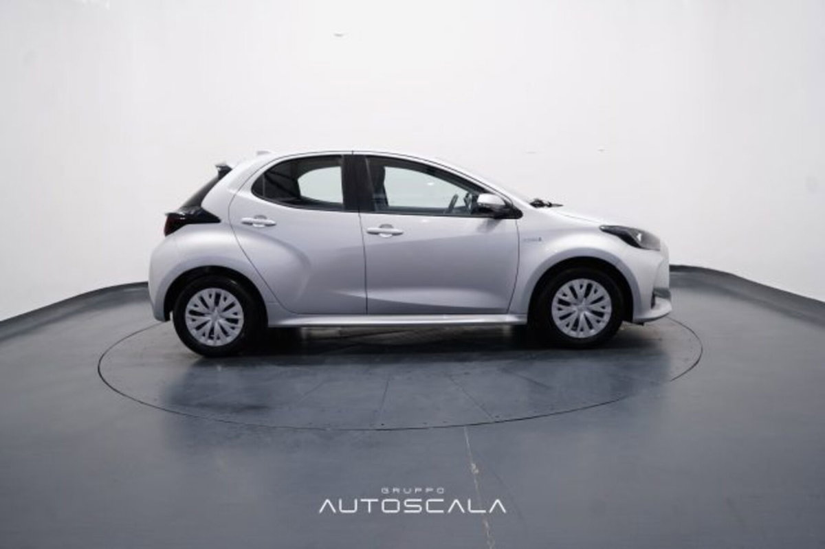 Toyota Yaris 1.5 Hybrid 5 porte Energy (7)