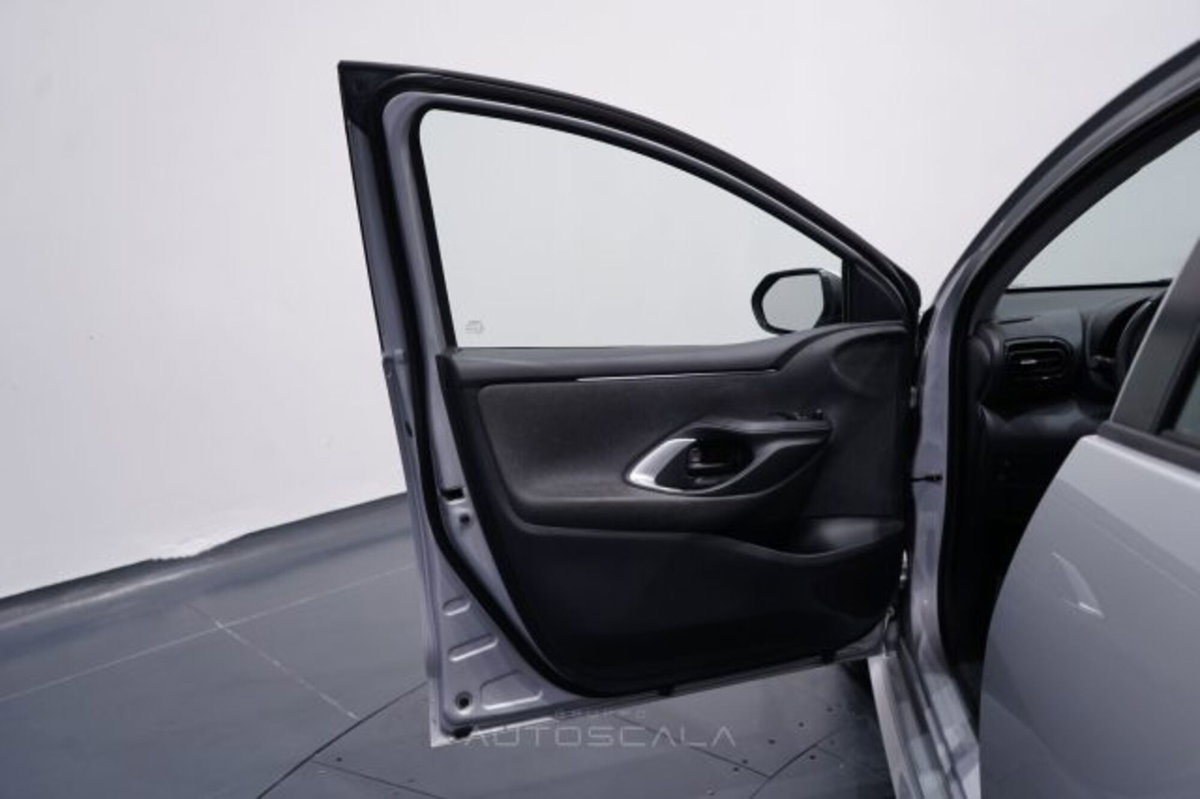 Toyota Yaris 1.5 Hybrid 5 porte Energy (9)