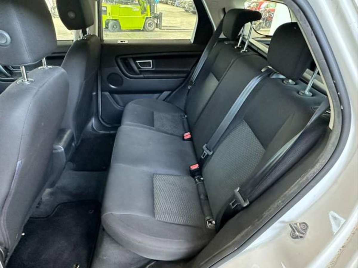 Land Rover Discovery Sport 2.0 eD4 150 CV 2WD Pure (11)