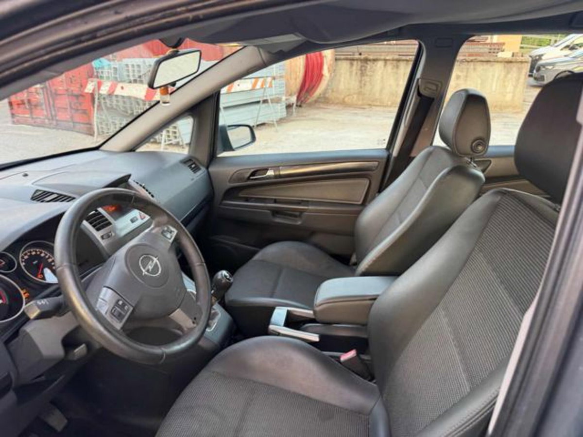Opel Zafira 1.6 16V Twinport Cosmo (13)