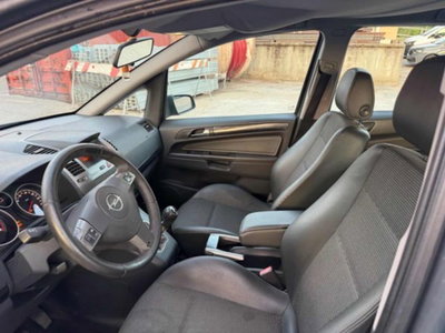 Opel Zafira 1.6 16V Twinport Cosmo (13)