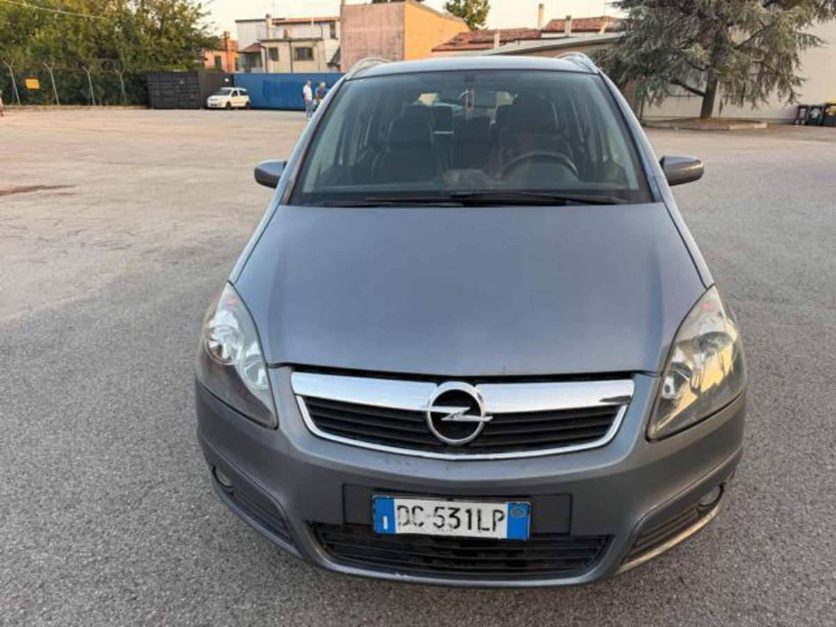 Opel Zafira 1.6 16V Twinport Cosmo (2)