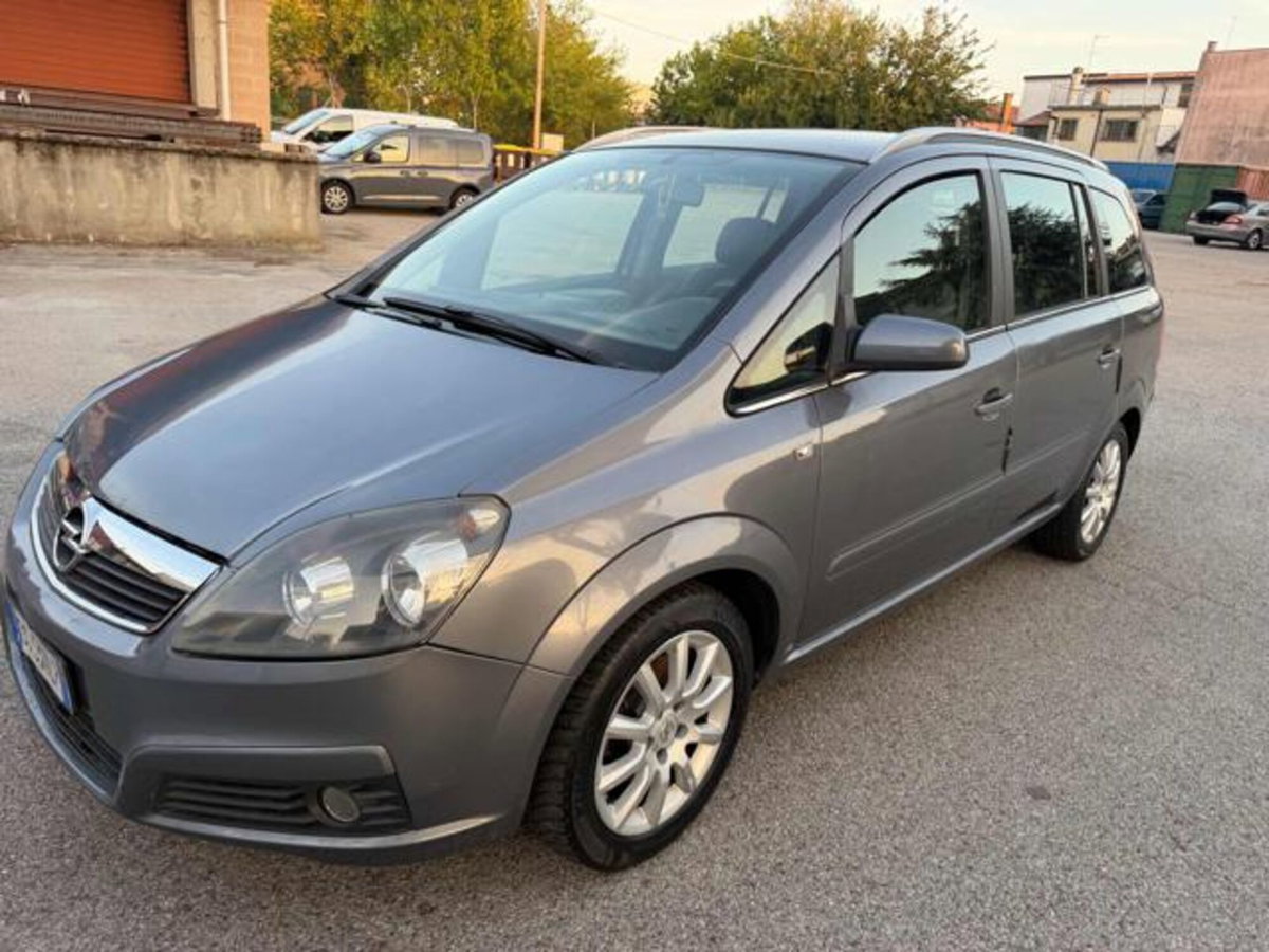 Opel Zafira 1.6 16V Twinport Cosmo (3)