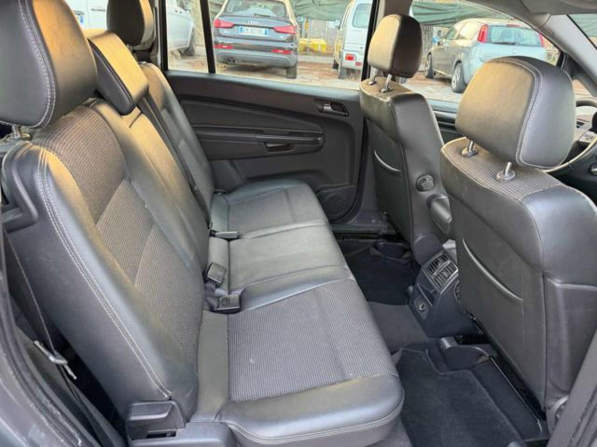 Opel Zafira 1.6 16V Twinport Cosmo (9)