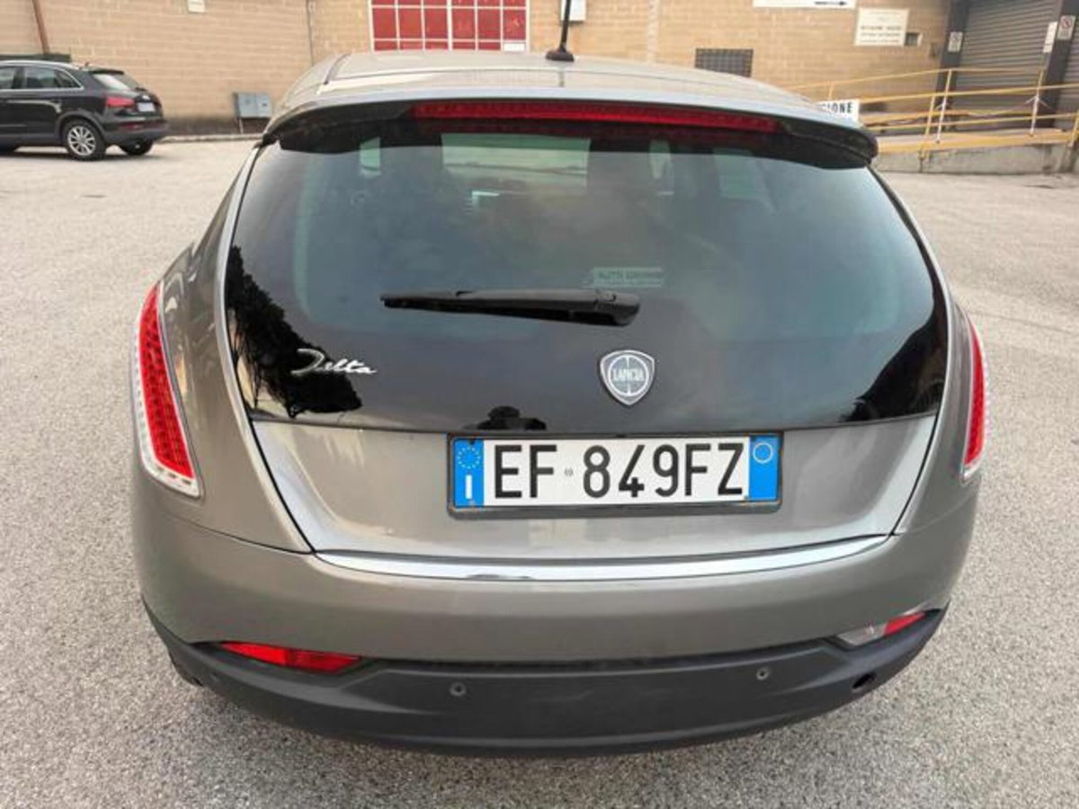 Lancia Delta 2.0 MJT DPF Executive (13)