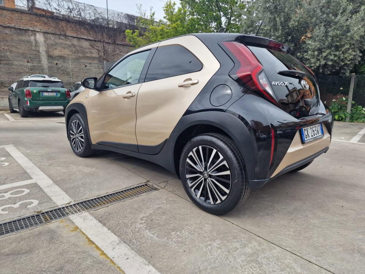 Toyota Aygo X 1.0 Lounge 72cv (6)