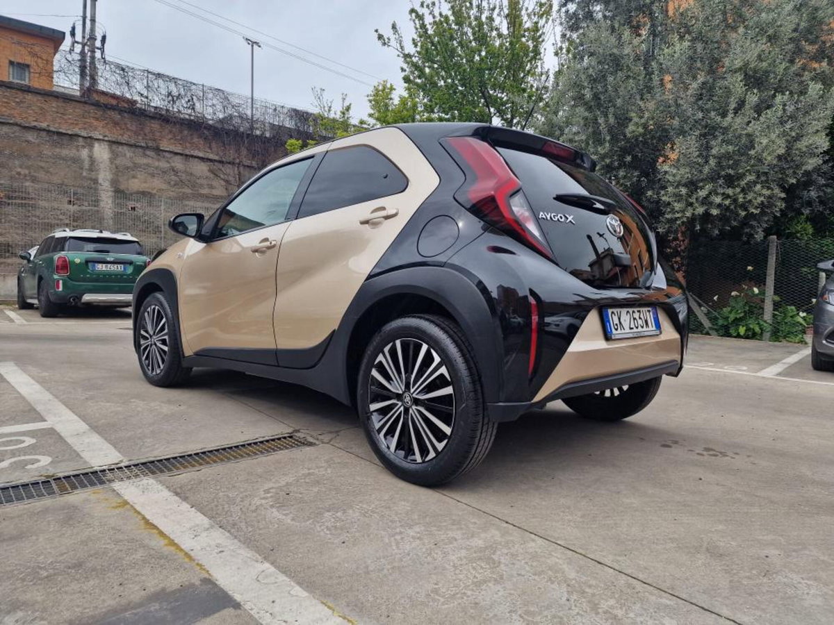 Toyota Aygo X 1.0 Lounge 72cv (9)