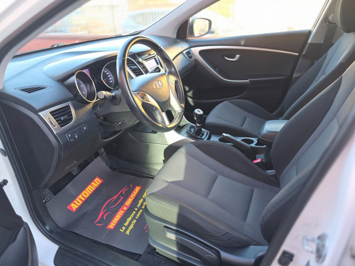 Hyundai i30 Station Wagon 1.6 CRDi Comfort (13)
