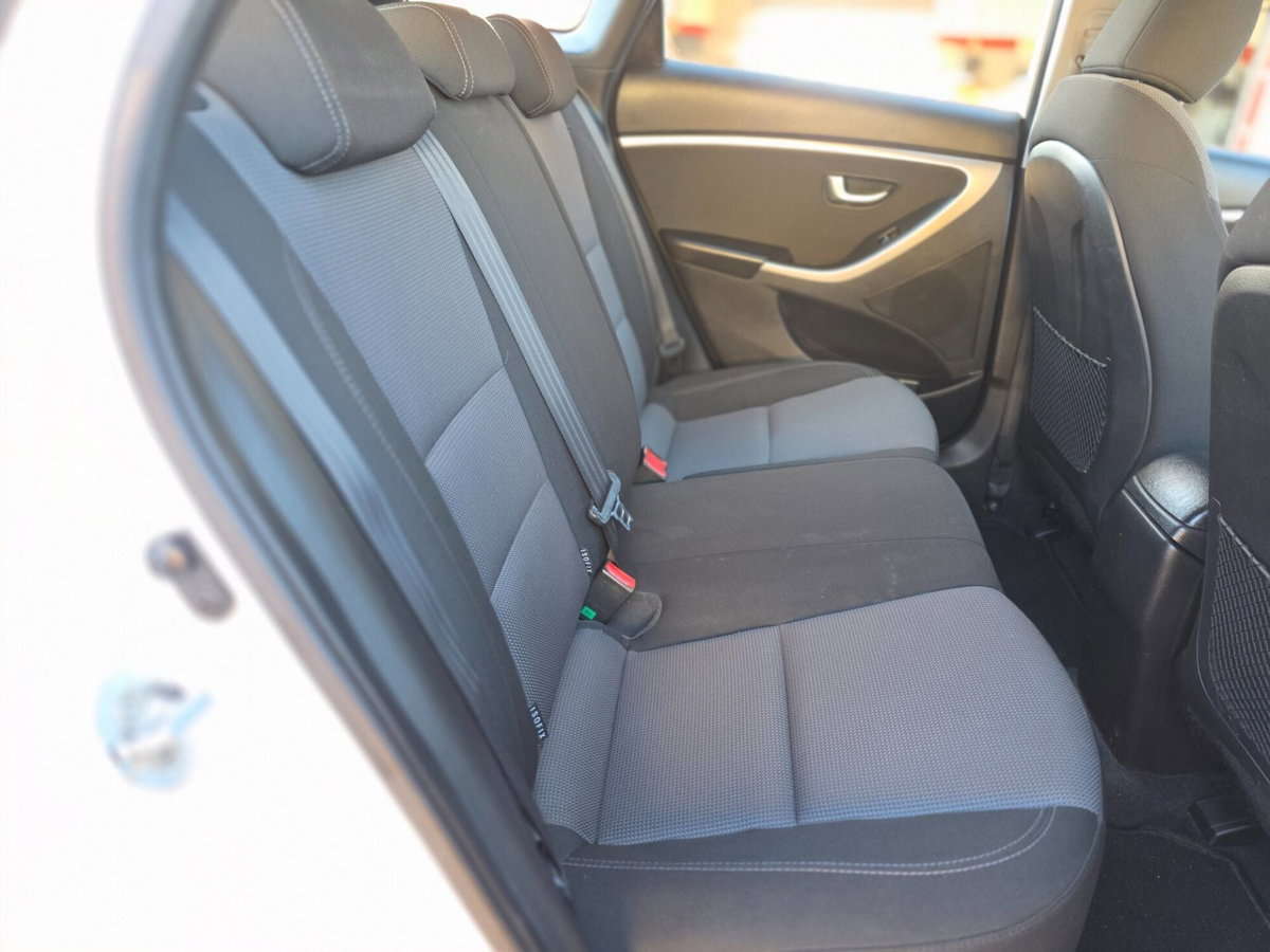 Hyundai i30 Station Wagon 1.6 CRDi Comfort (18)