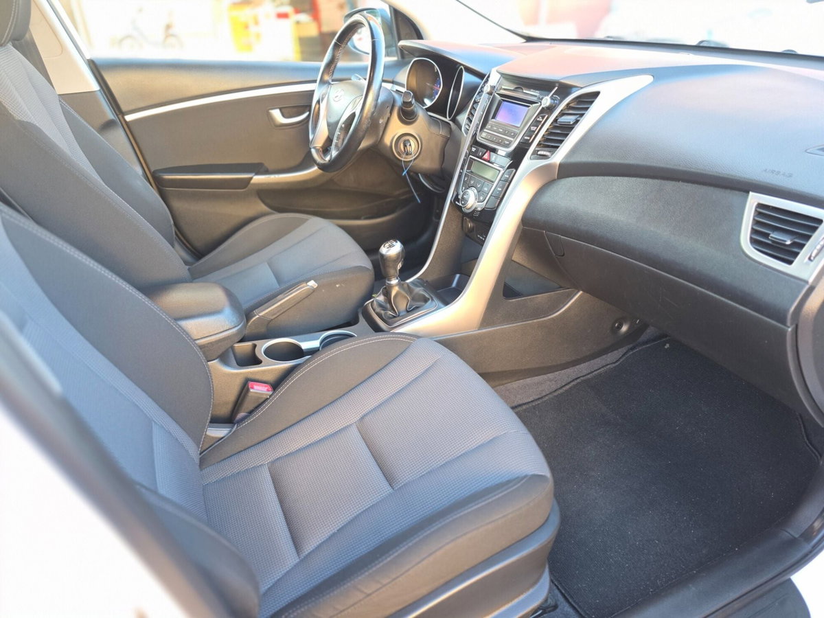 Hyundai i30 Station Wagon 1.6 CRDi Comfort (19)